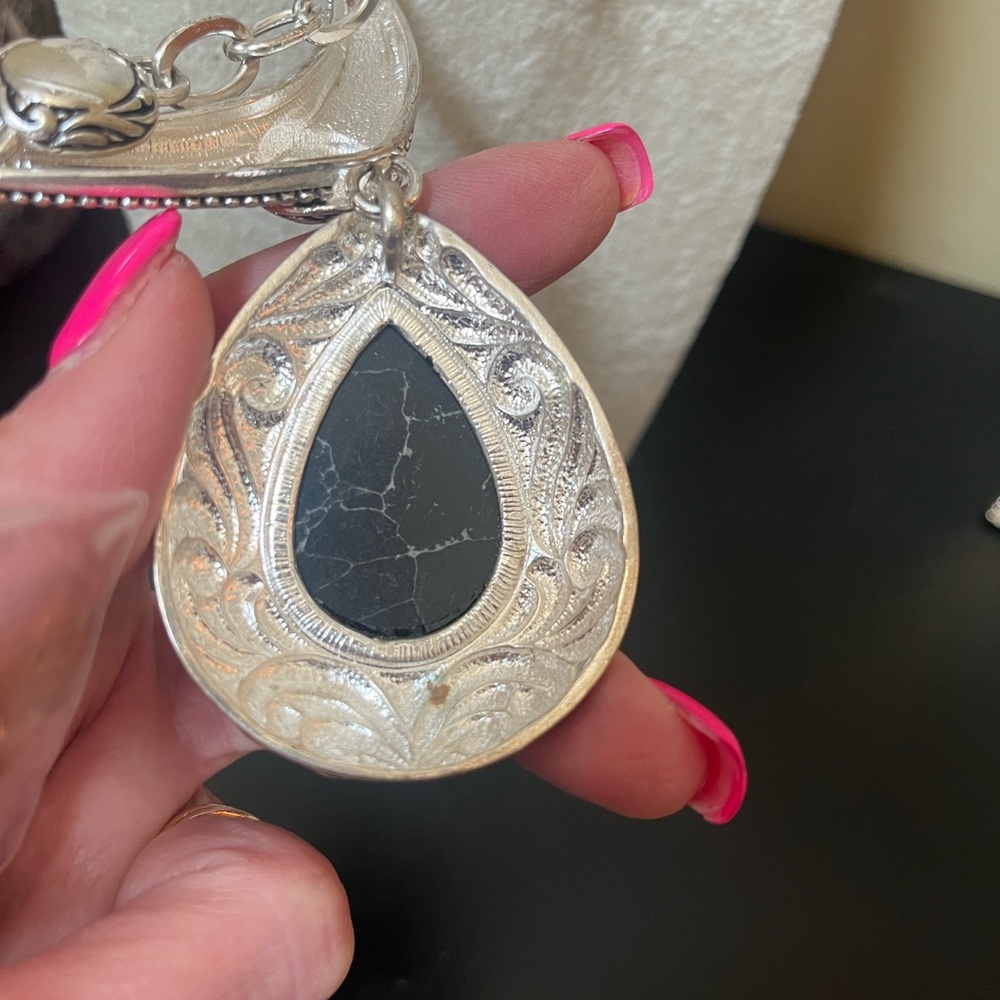 Elegant Silver and Black Pendant Necklace Vintage - Picture 6 of 9